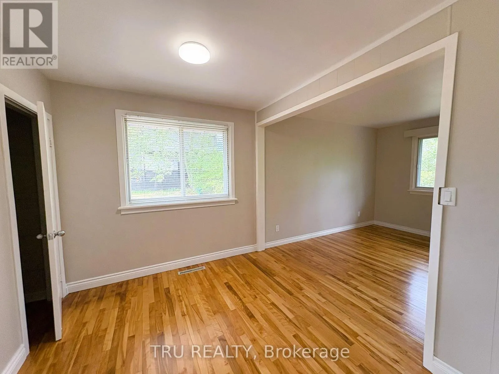 16 SANDY AVENUE S