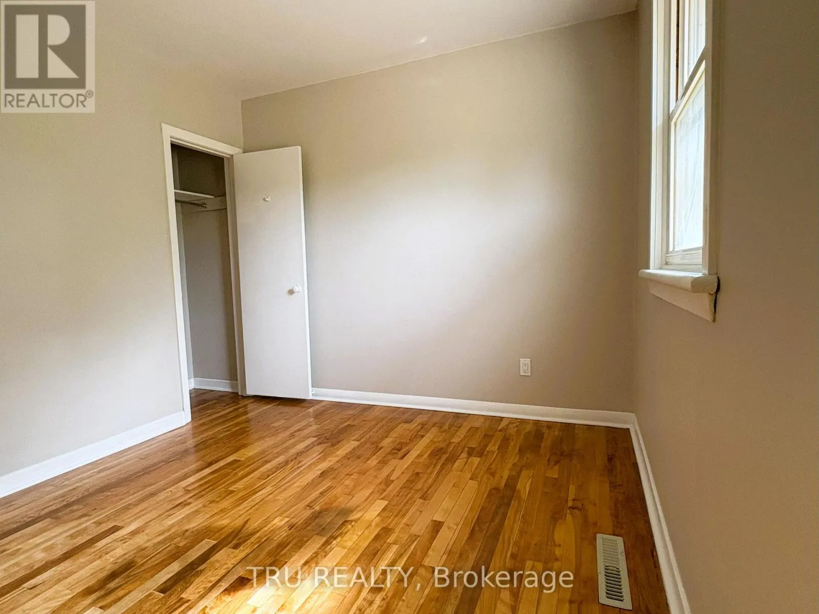 16 SANDY AVENUE S