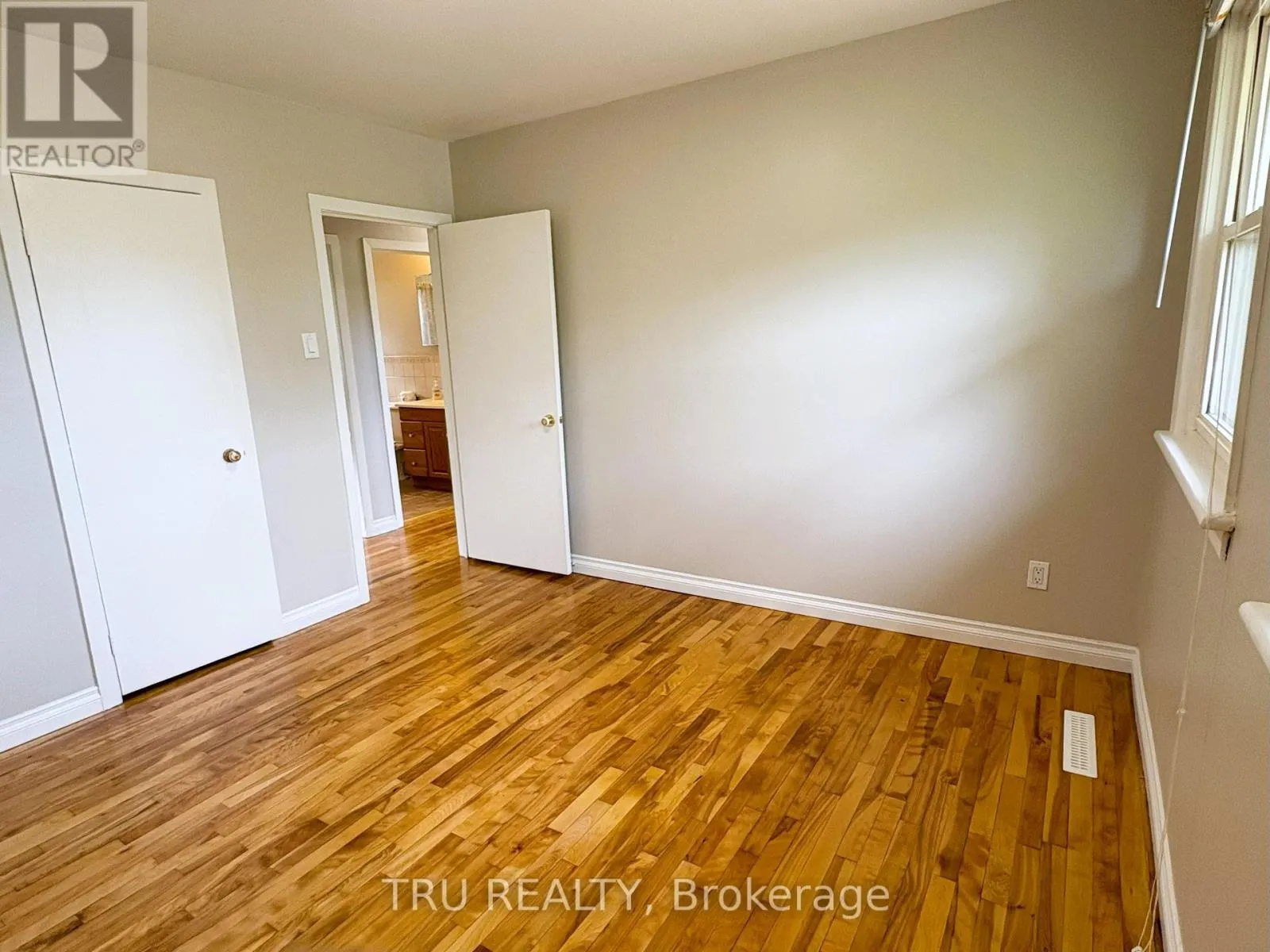 16 SANDY AVENUE S