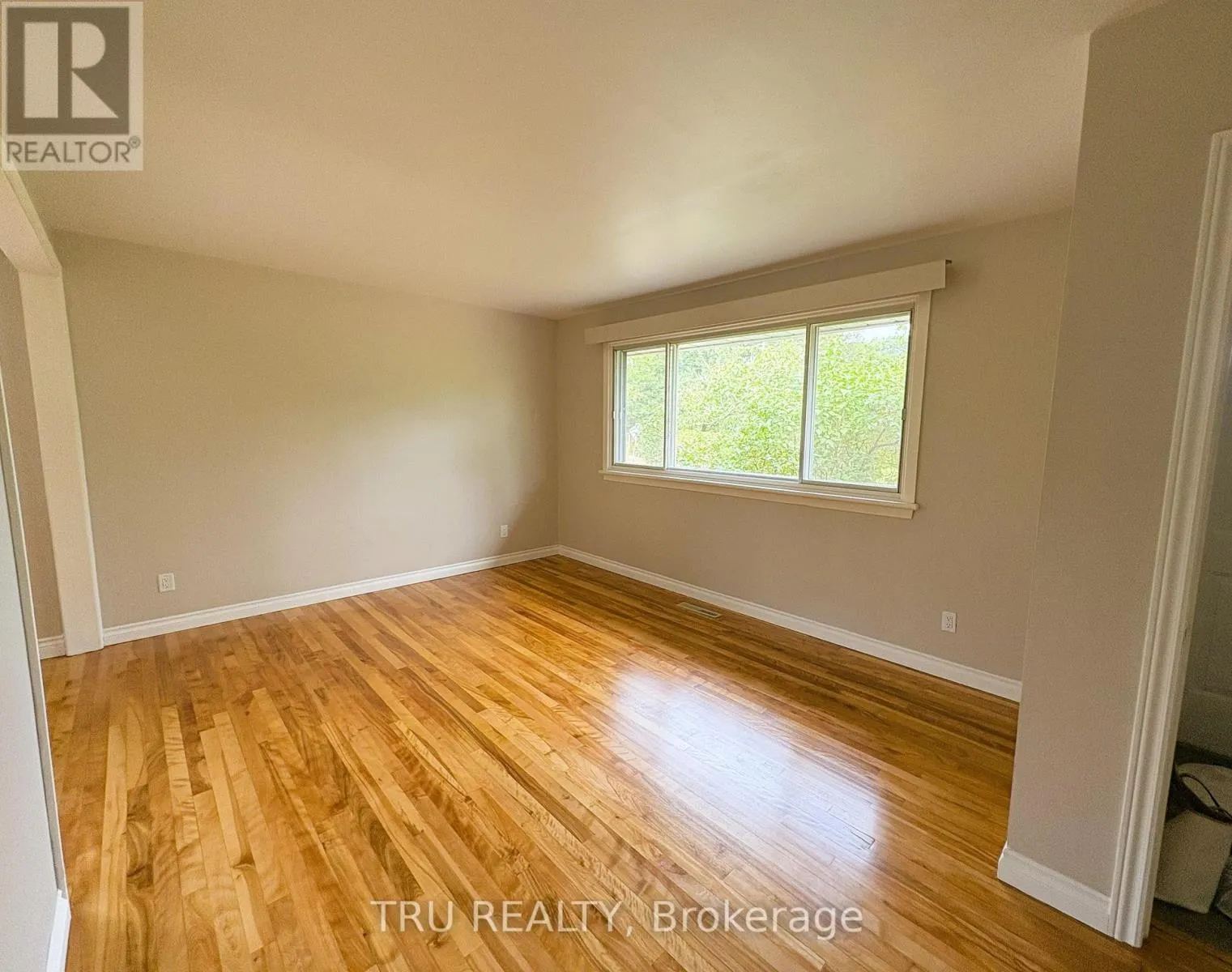 16 SANDY AVENUE S