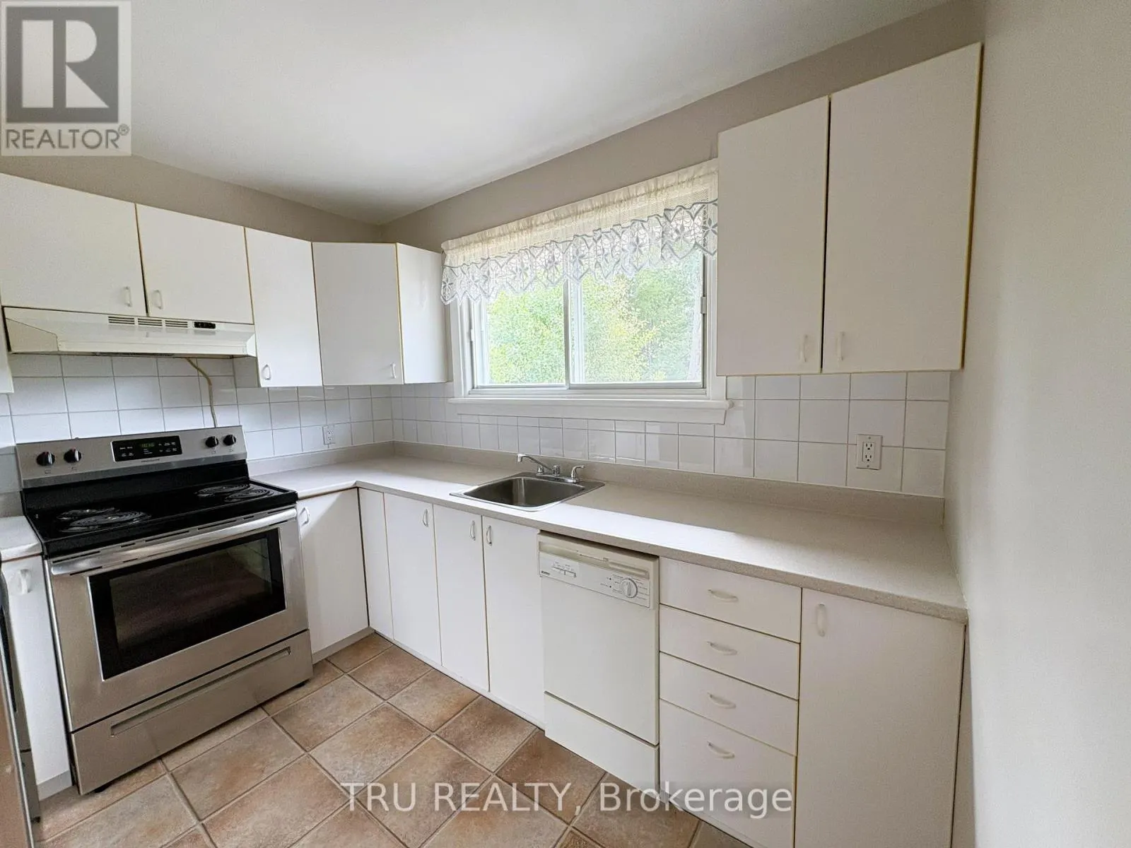 16 SANDY AVENUE S