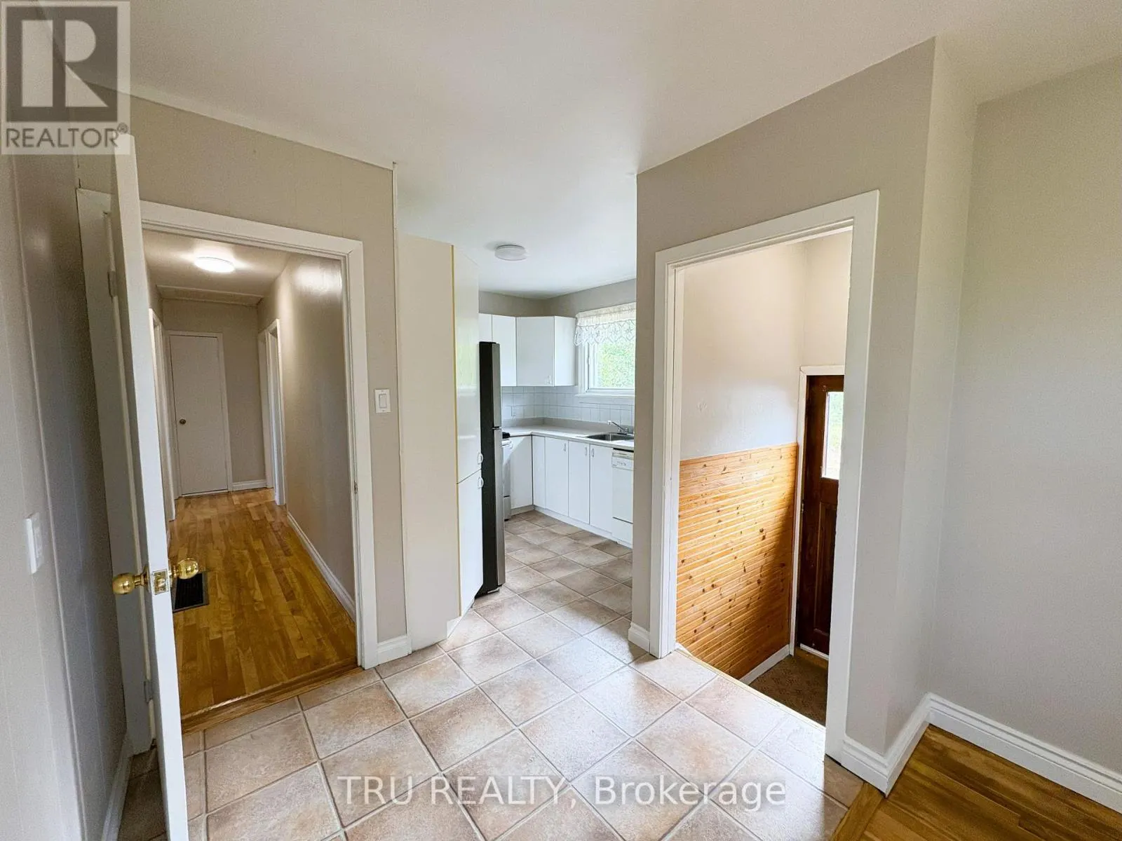 16 SANDY AVENUE S