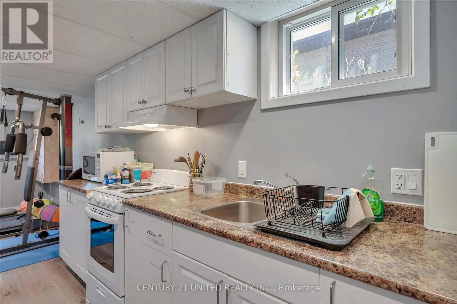 561 BARNES CRESCENT