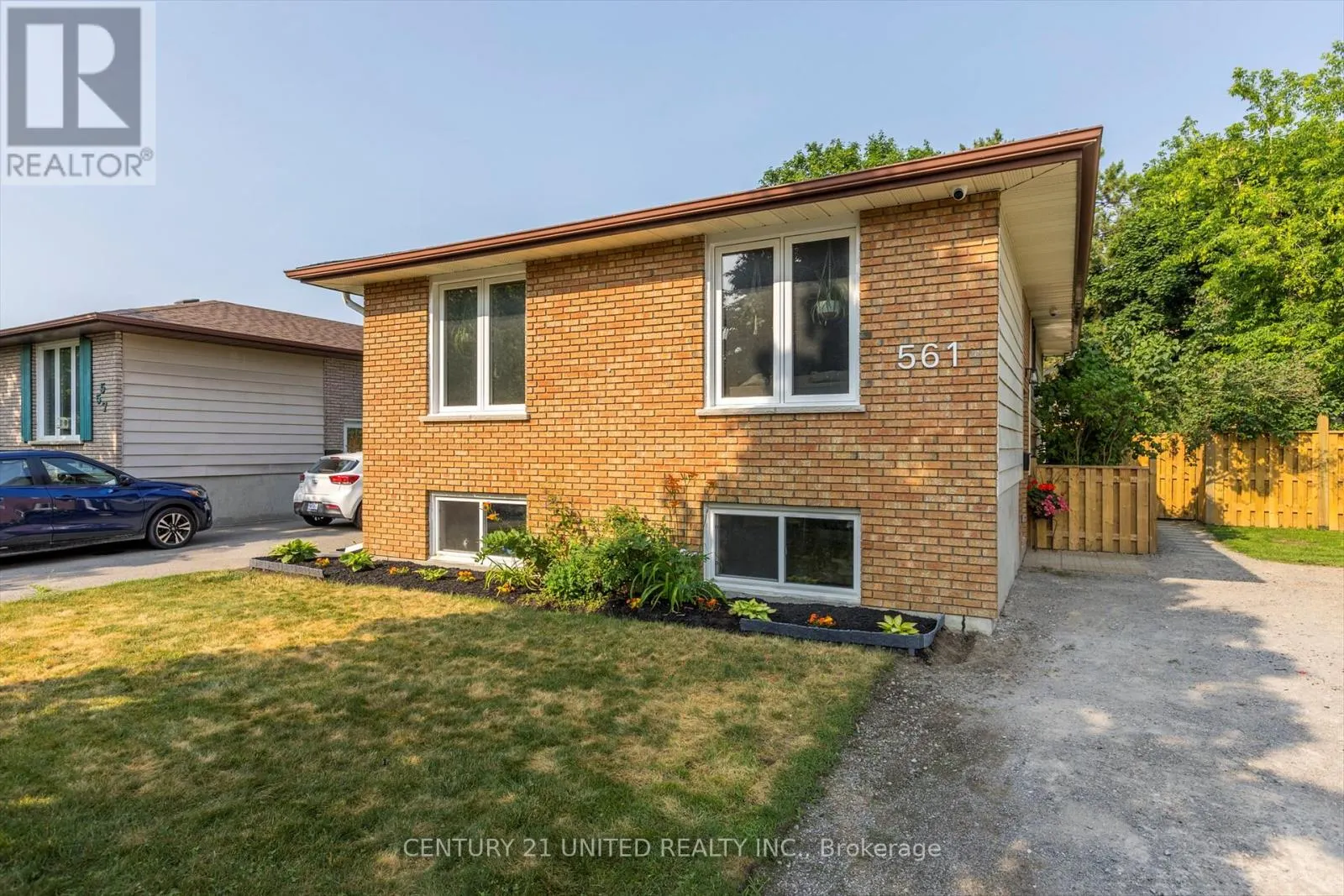 561 BARNES CRESCENT