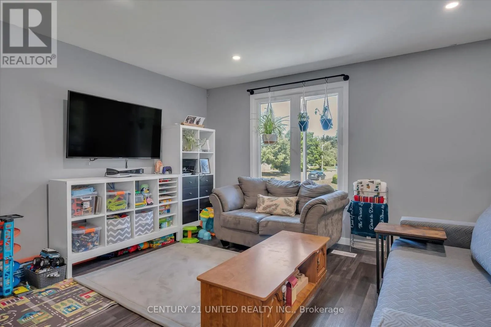 561 BARNES CRESCENT