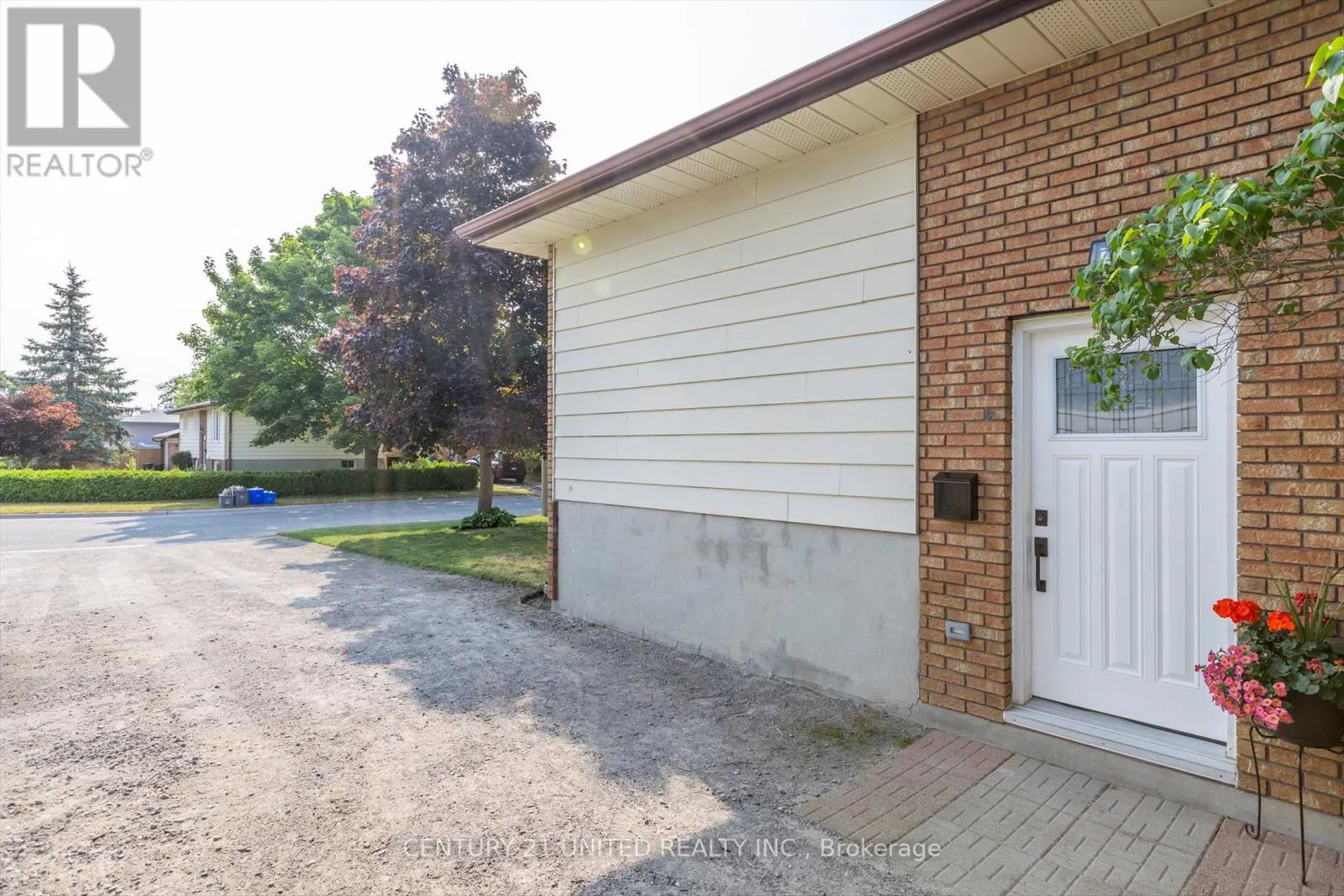 561 BARNES CRESCENT