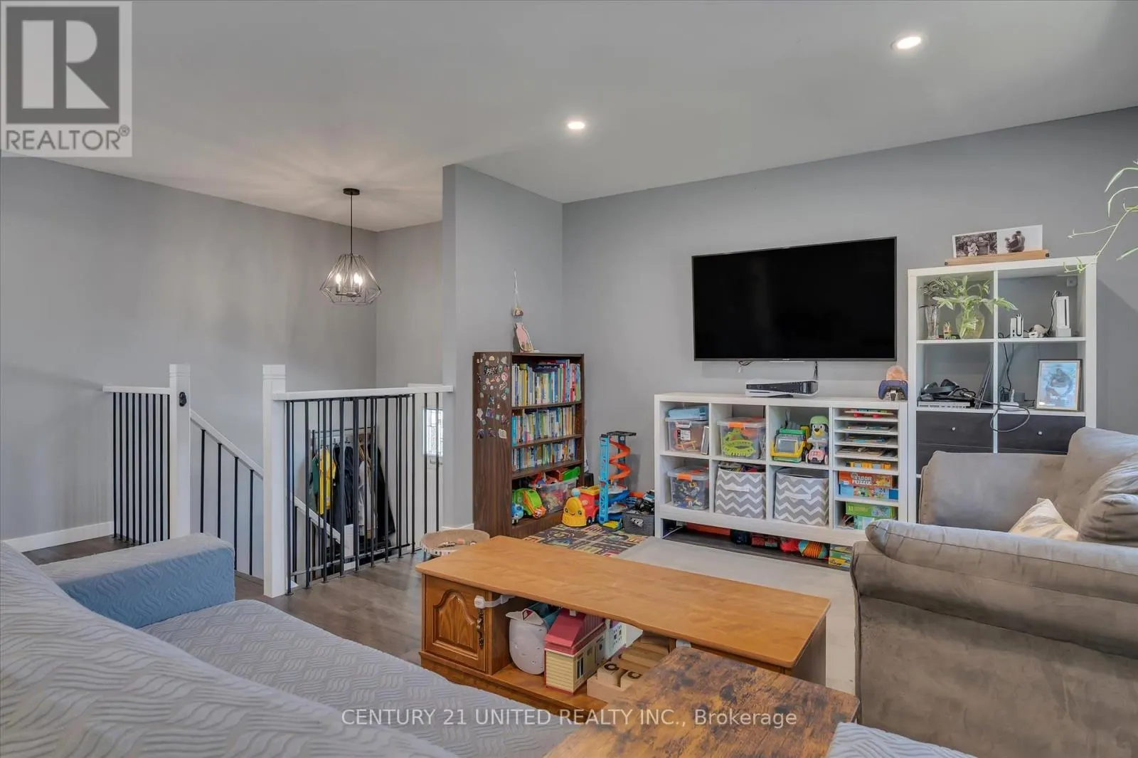 561 BARNES CRESCENT