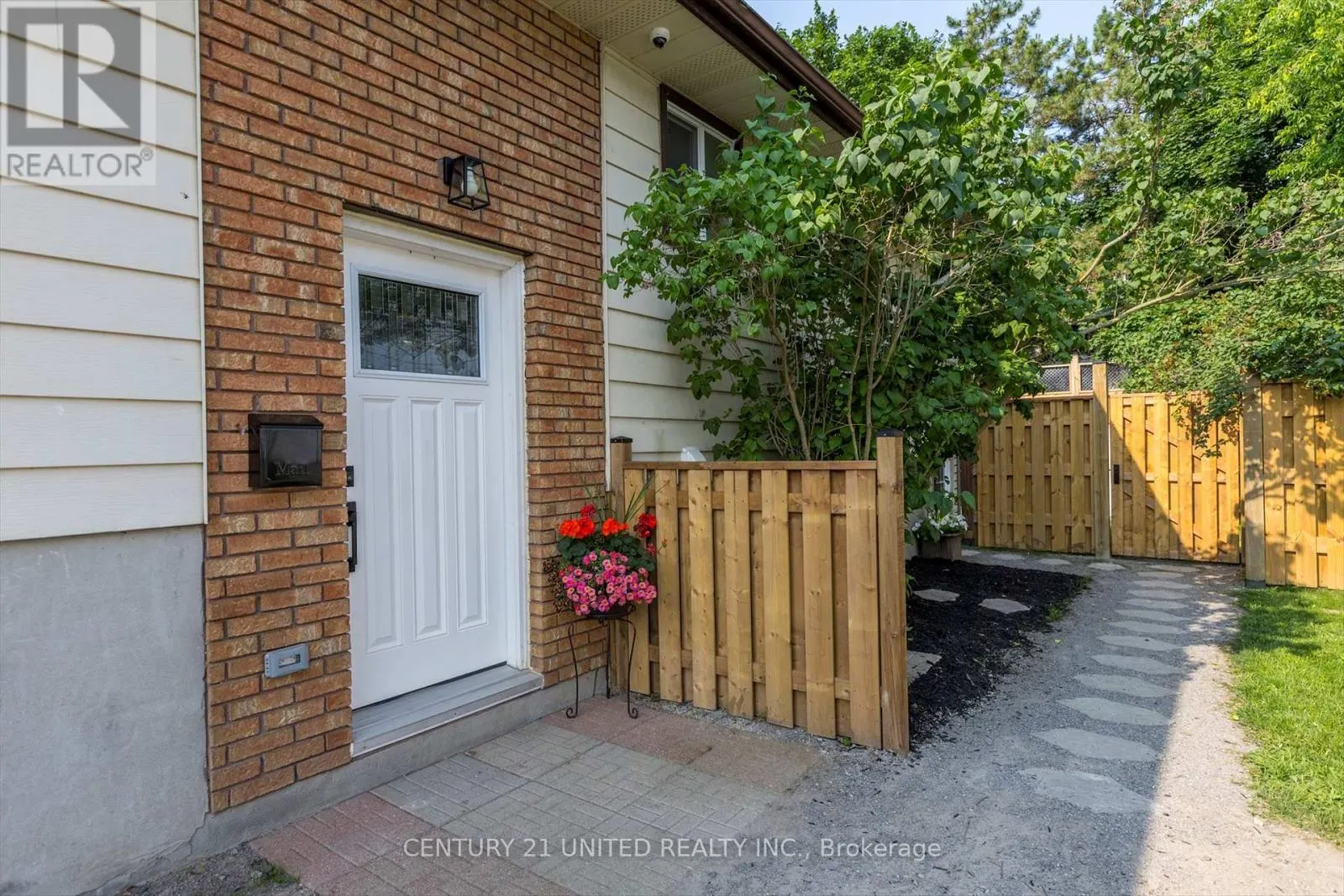 561 BARNES CRESCENT