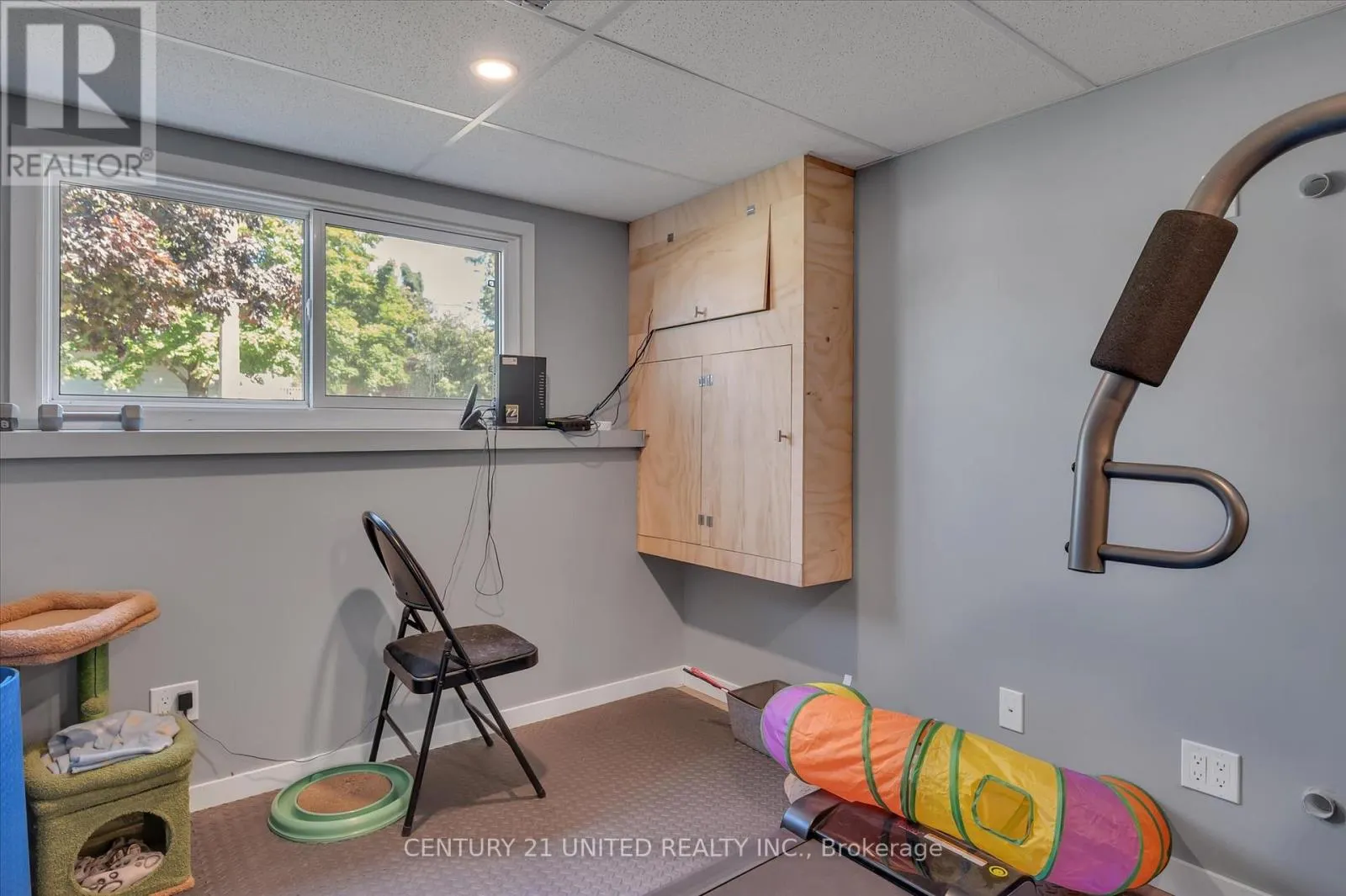 561 BARNES CRESCENT