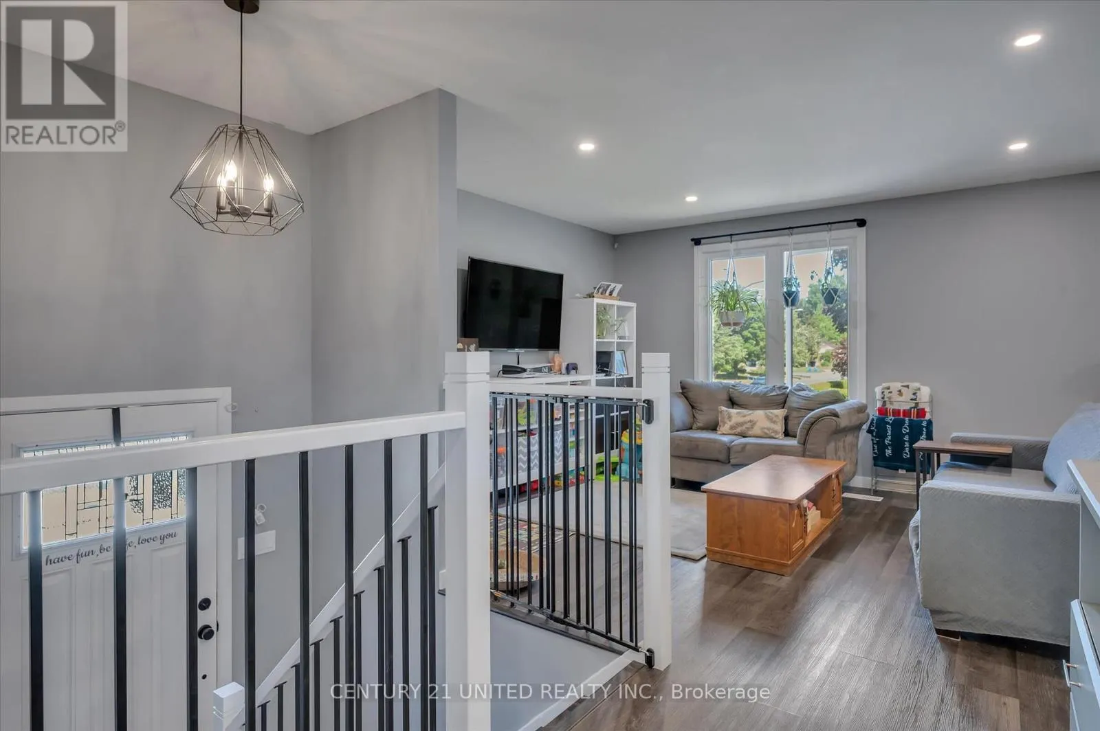 561 BARNES CRESCENT