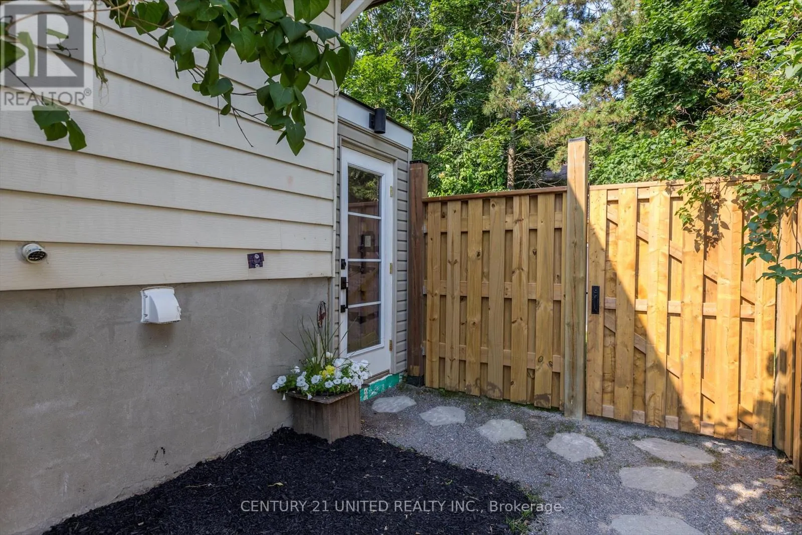 561 BARNES CRESCENT