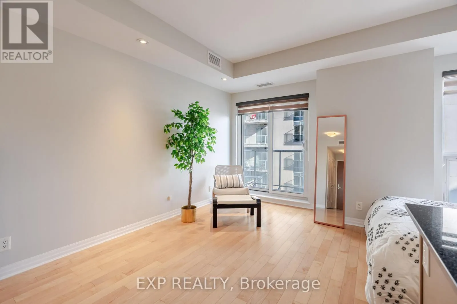 2308 - 242 RIDEAU STREET