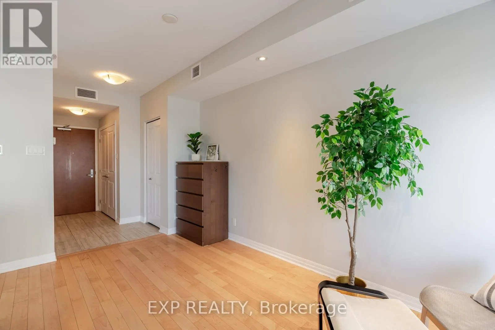 2308 - 242 RIDEAU STREET