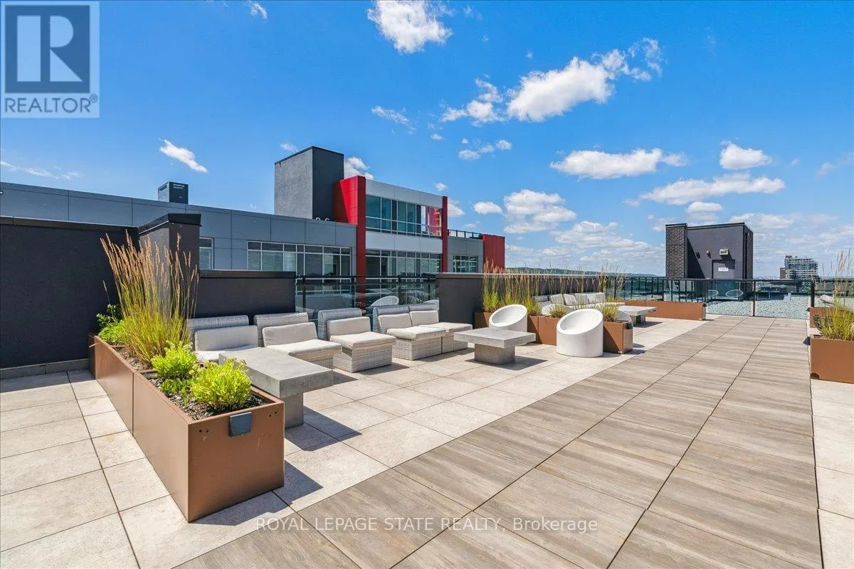 204 - 10 CONCORD PLACE