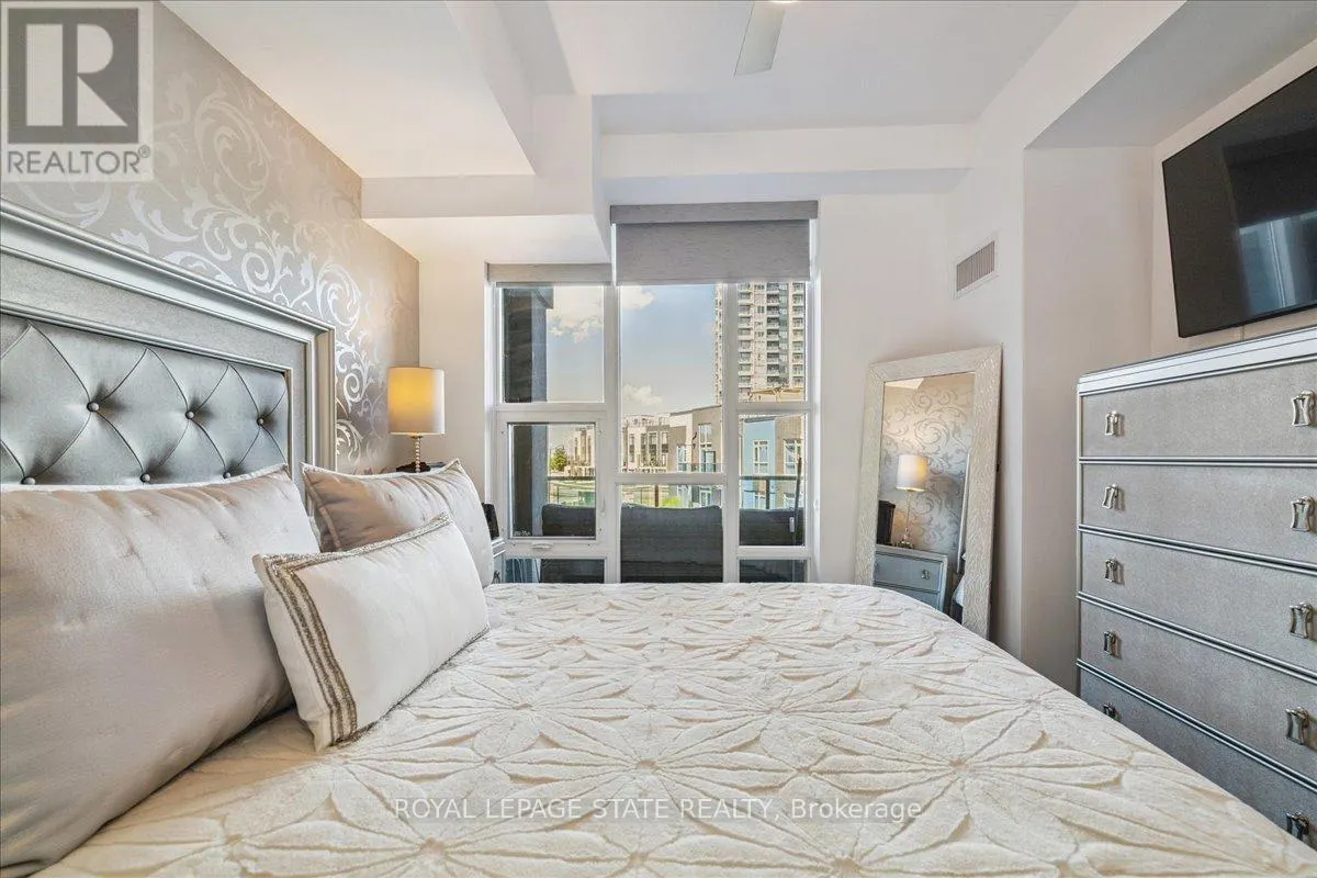 204 - 10 CONCORD PLACE