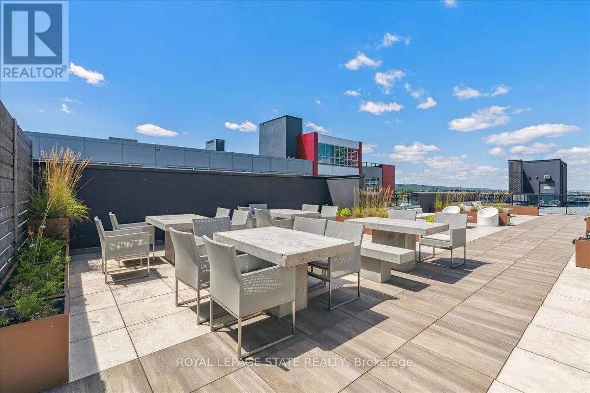 204 - 10 CONCORD PLACE