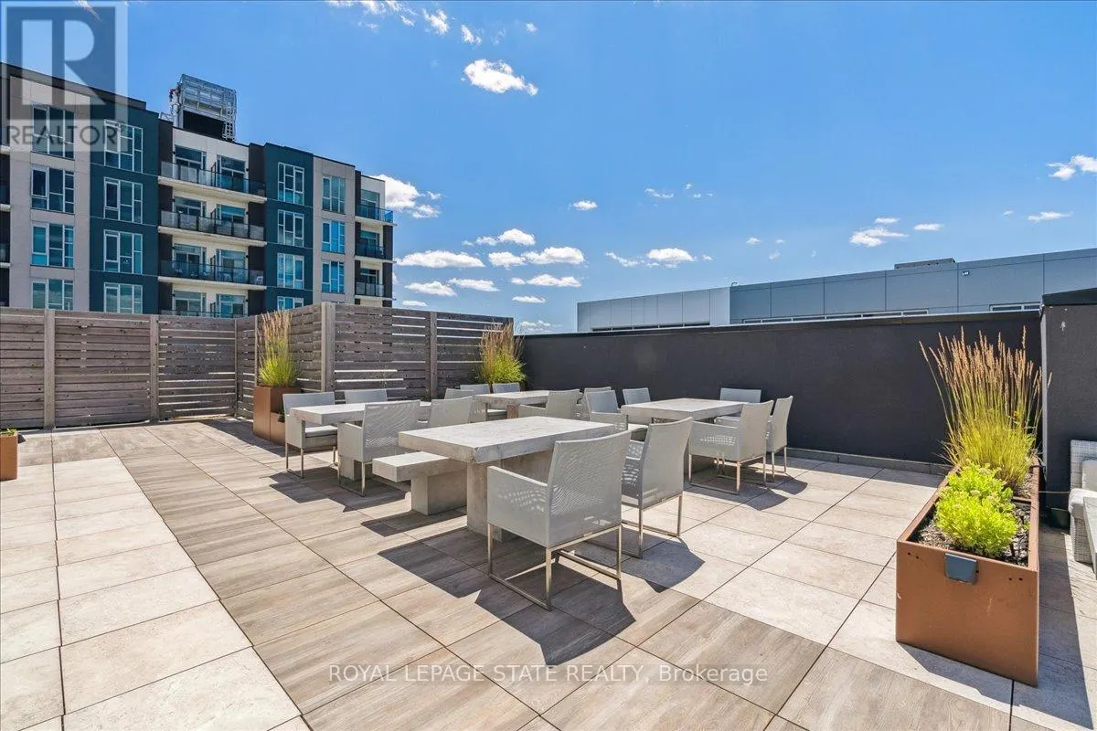 204 - 10 CONCORD PLACE