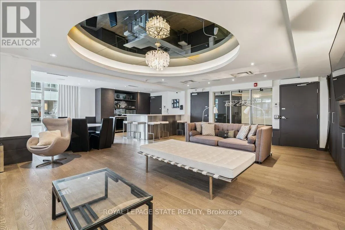204 - 10 CONCORD PLACE