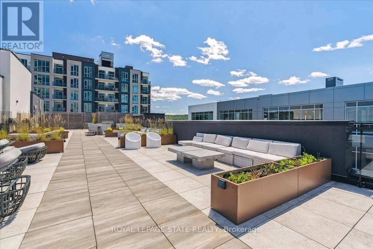 204 - 10 CONCORD PLACE