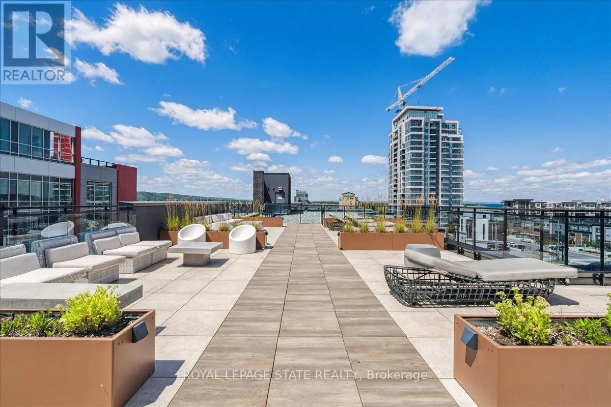 204 - 10 CONCORD PLACE
