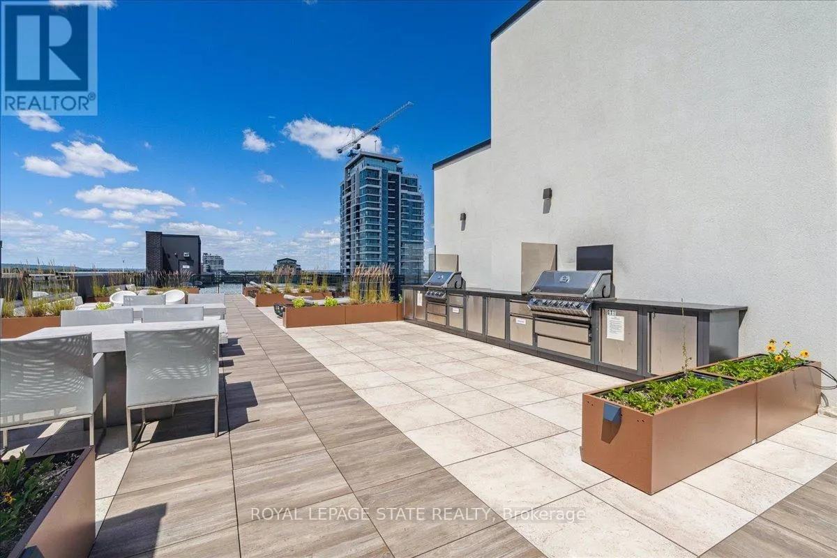 204 - 10 CONCORD PLACE