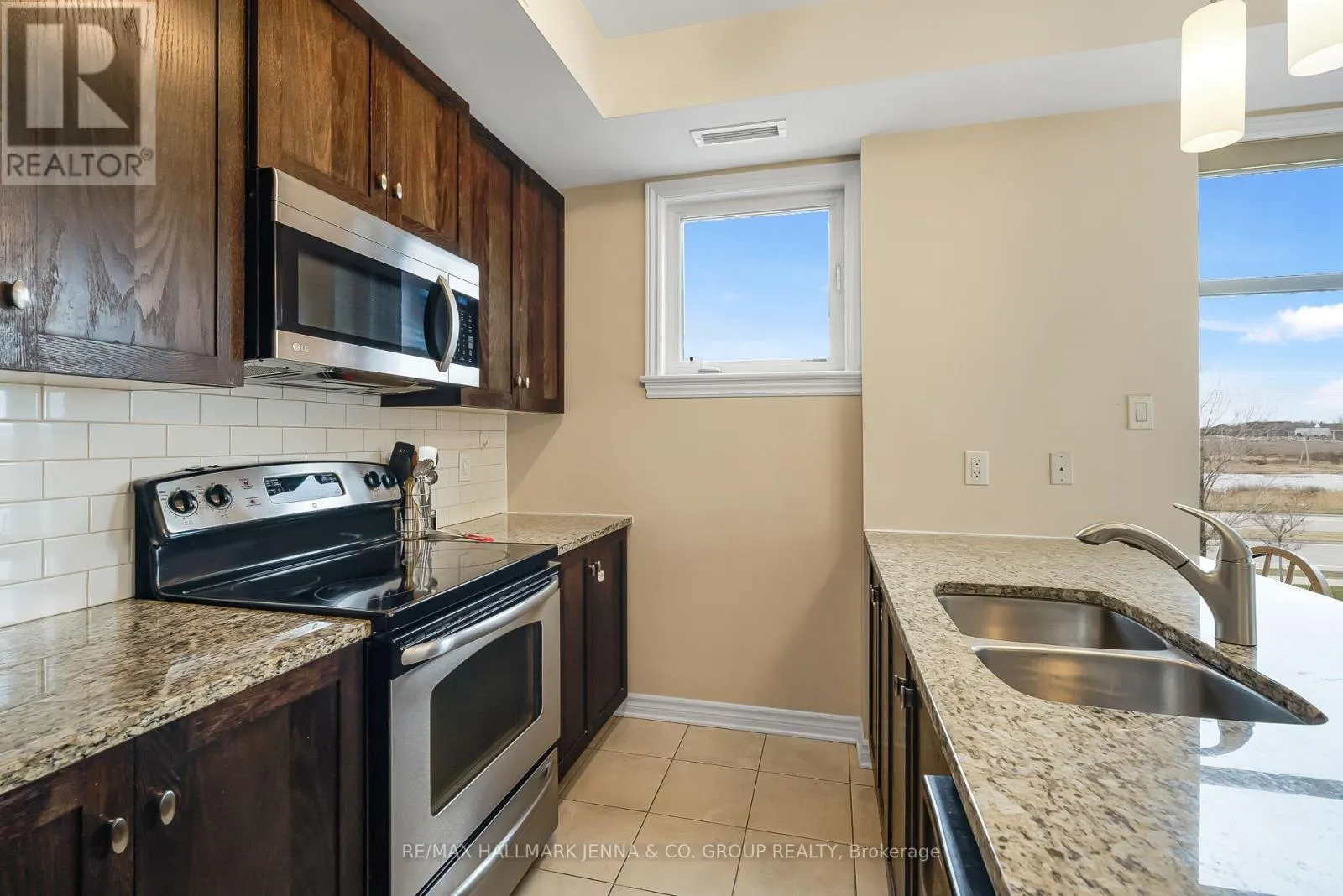 201 - 140 GUELPH PRIVATE