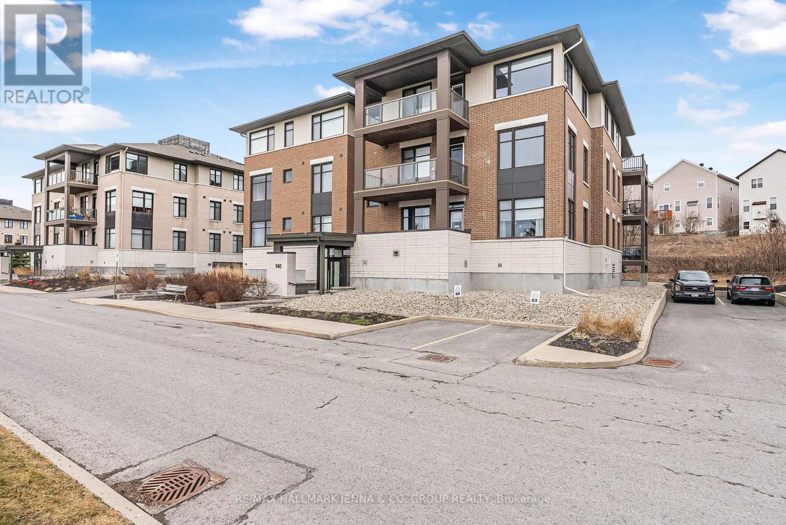 201 - 140 GUELPH PRIVATE
