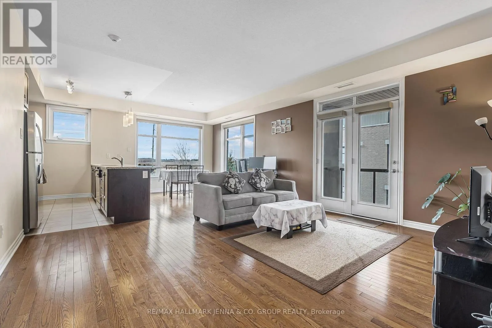 201 - 140 GUELPH PRIVATE