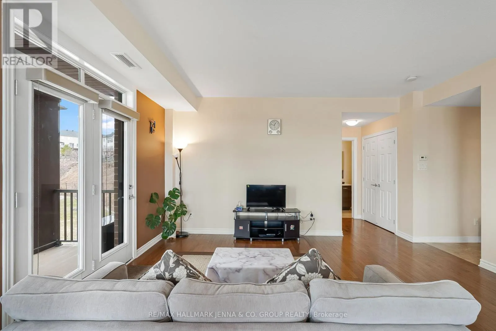 201 - 140 GUELPH PRIVATE