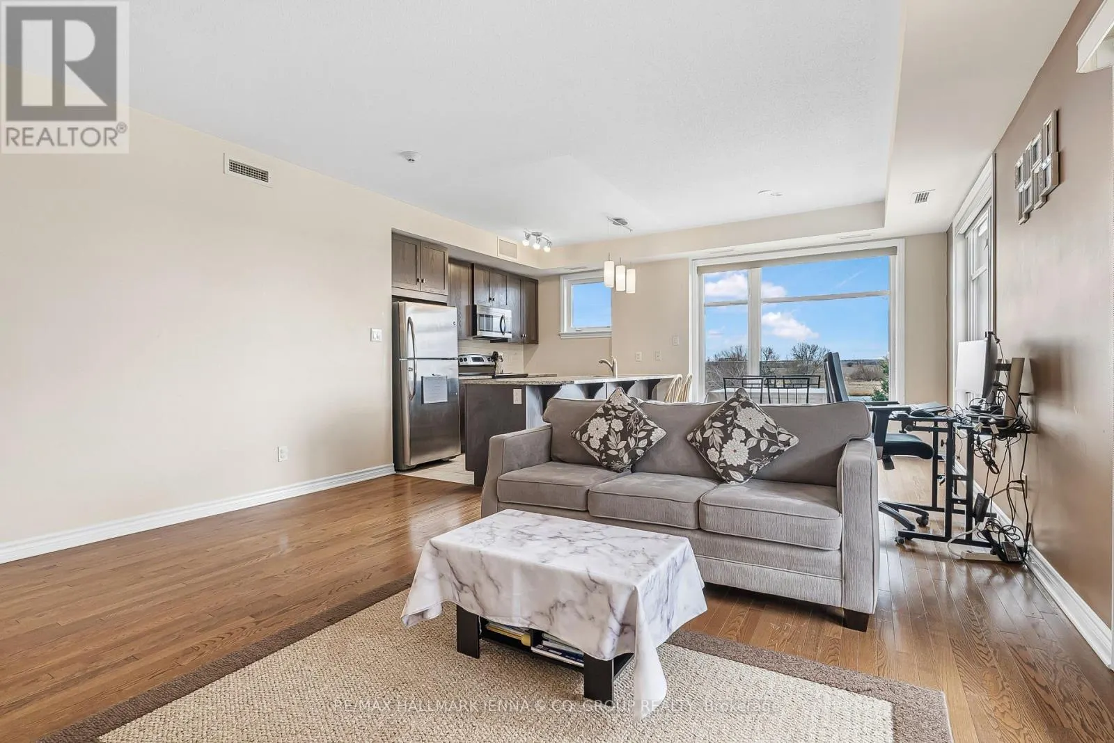 201 - 140 GUELPH PRIVATE