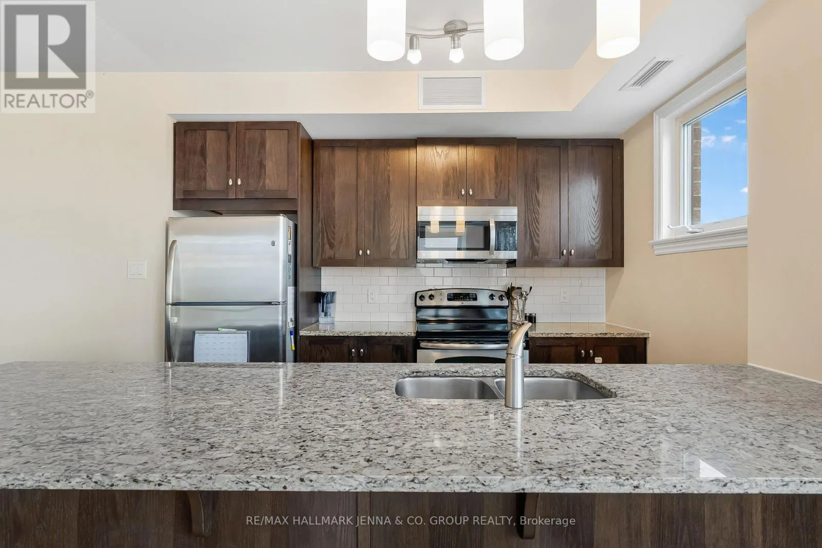 201 - 140 GUELPH PRIVATE