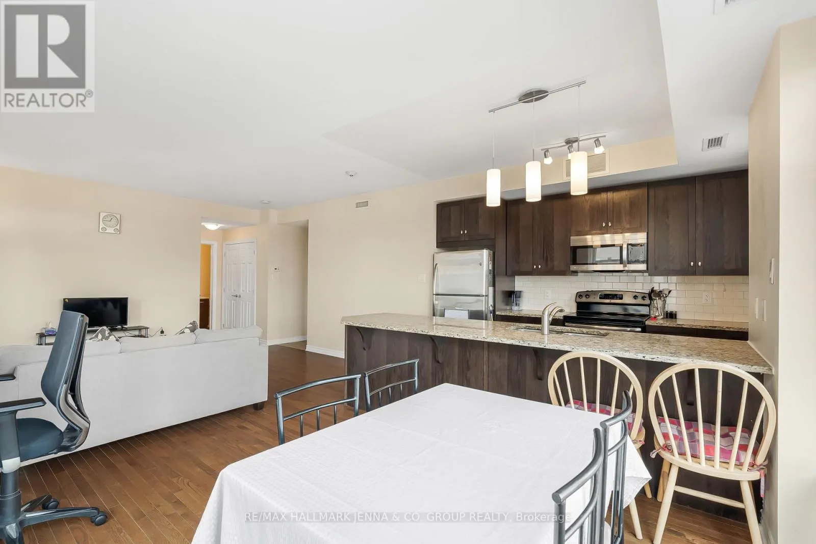 201 - 140 GUELPH PRIVATE