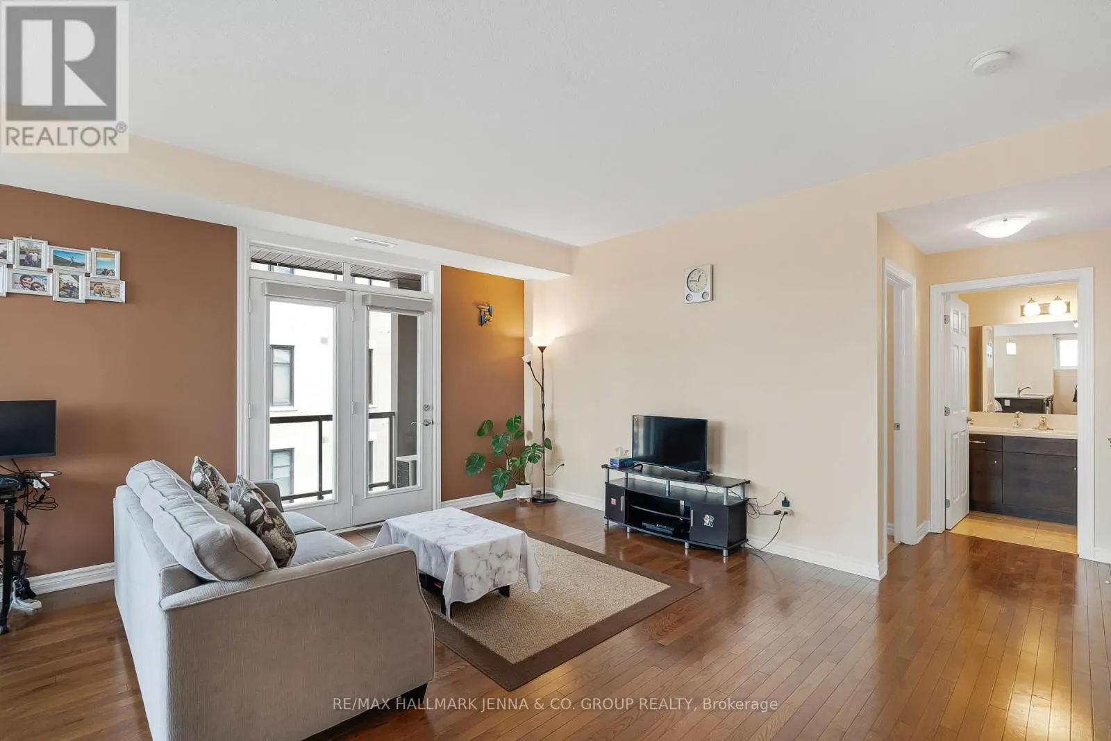 201 - 140 GUELPH PRIVATE