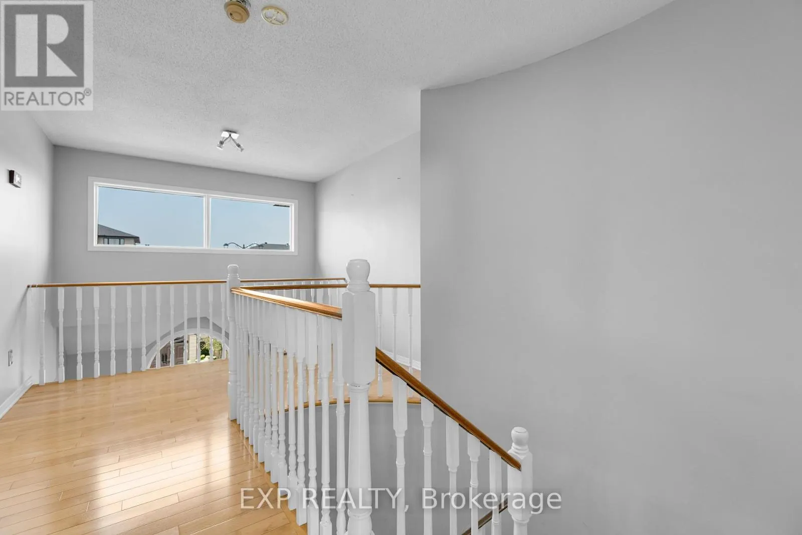 196 DAVENTRY CRESCENT