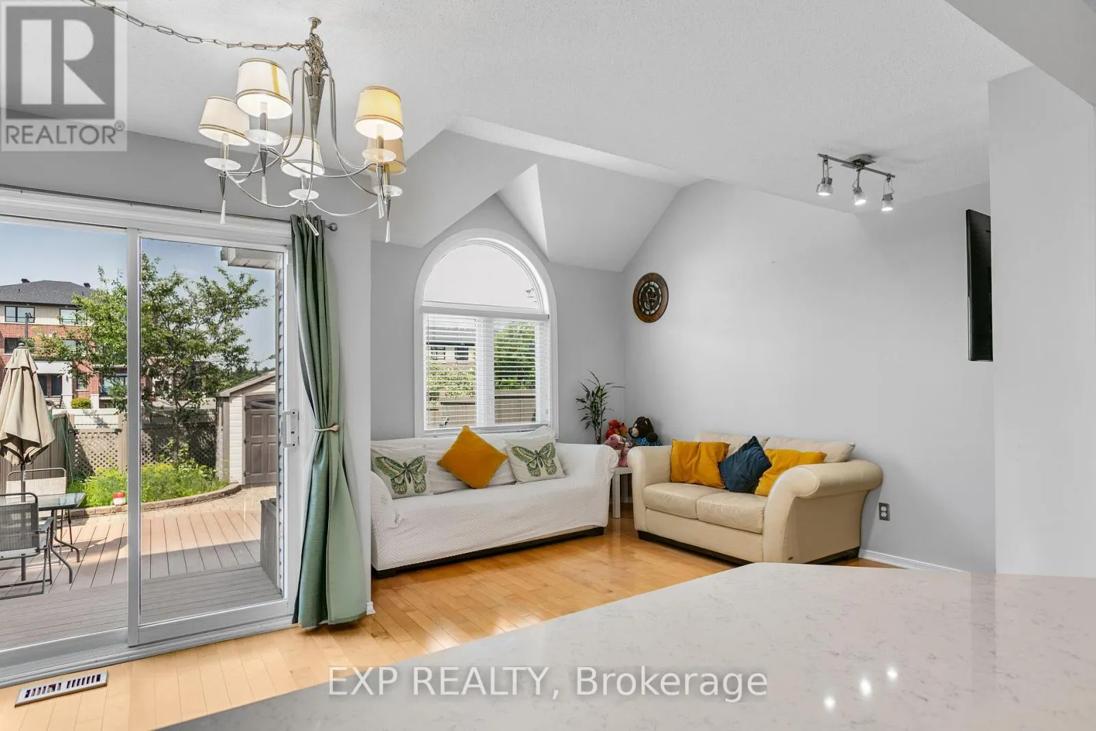196 DAVENTRY CRESCENT