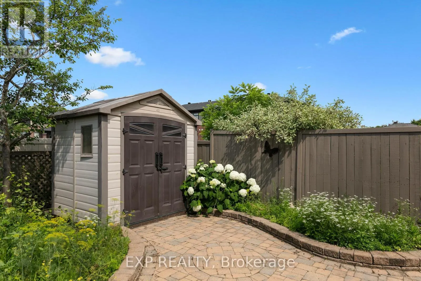 196 DAVENTRY CRESCENT