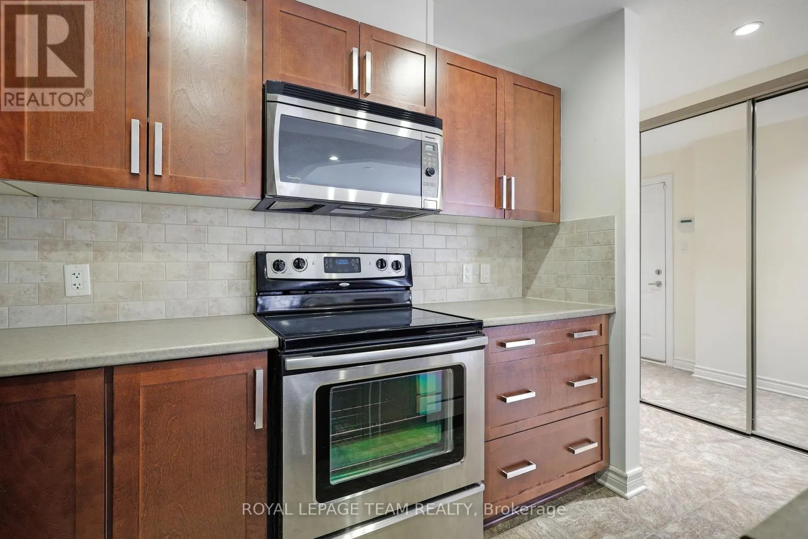 4 - 385 PASEO PRIVATE