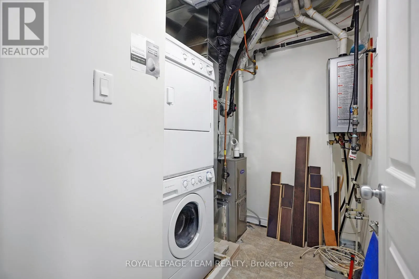 4 - 385 PASEO PRIVATE