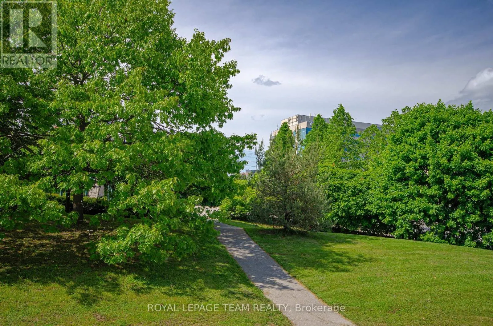 4 - 385 PASEO PRIVATE