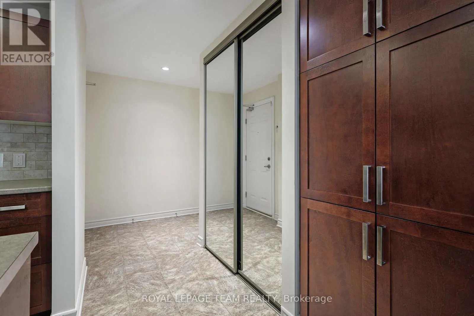 4 - 385 PASEO PRIVATE