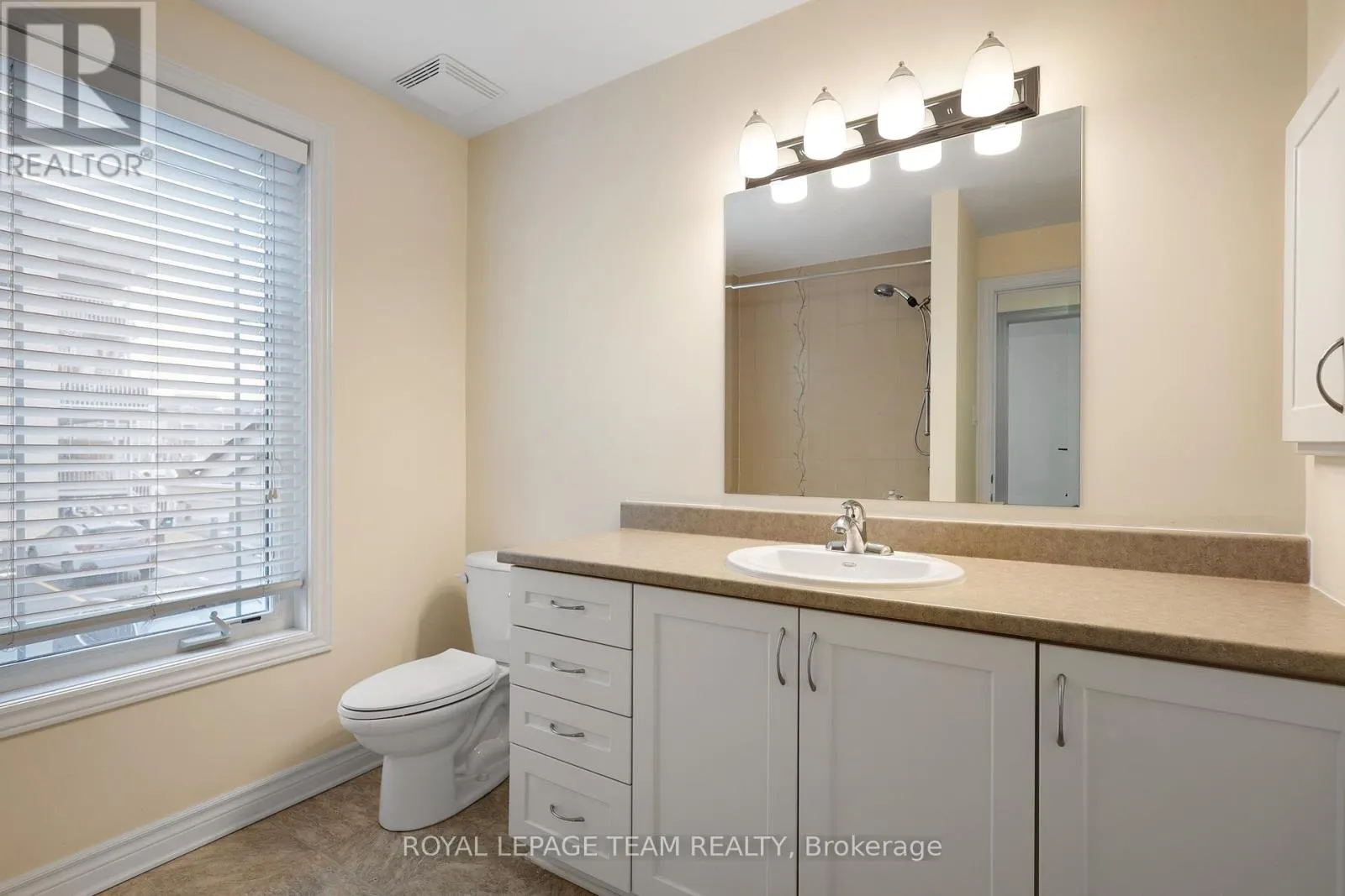 4 - 385 PASEO PRIVATE