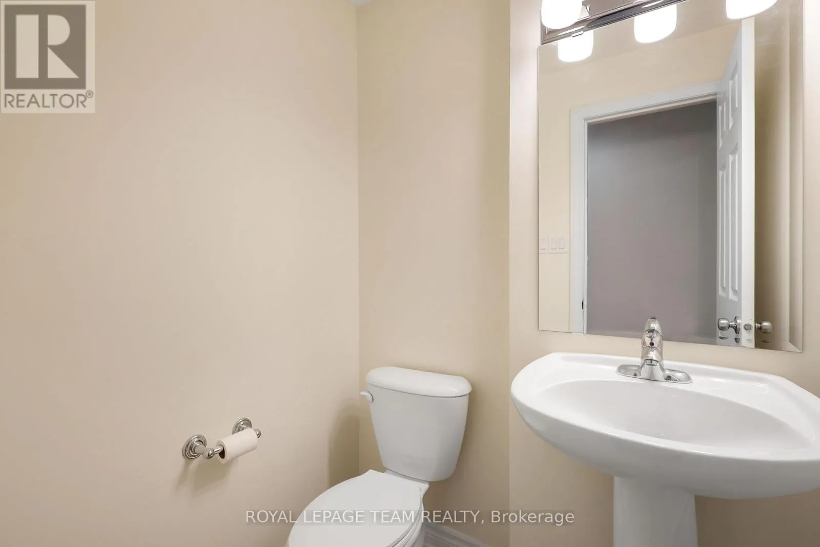 4 - 385 PASEO PRIVATE
