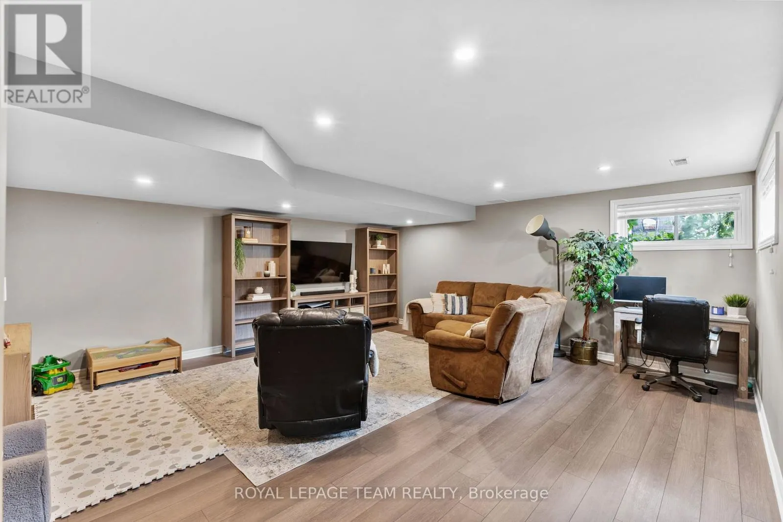 270 MUNRO STREET