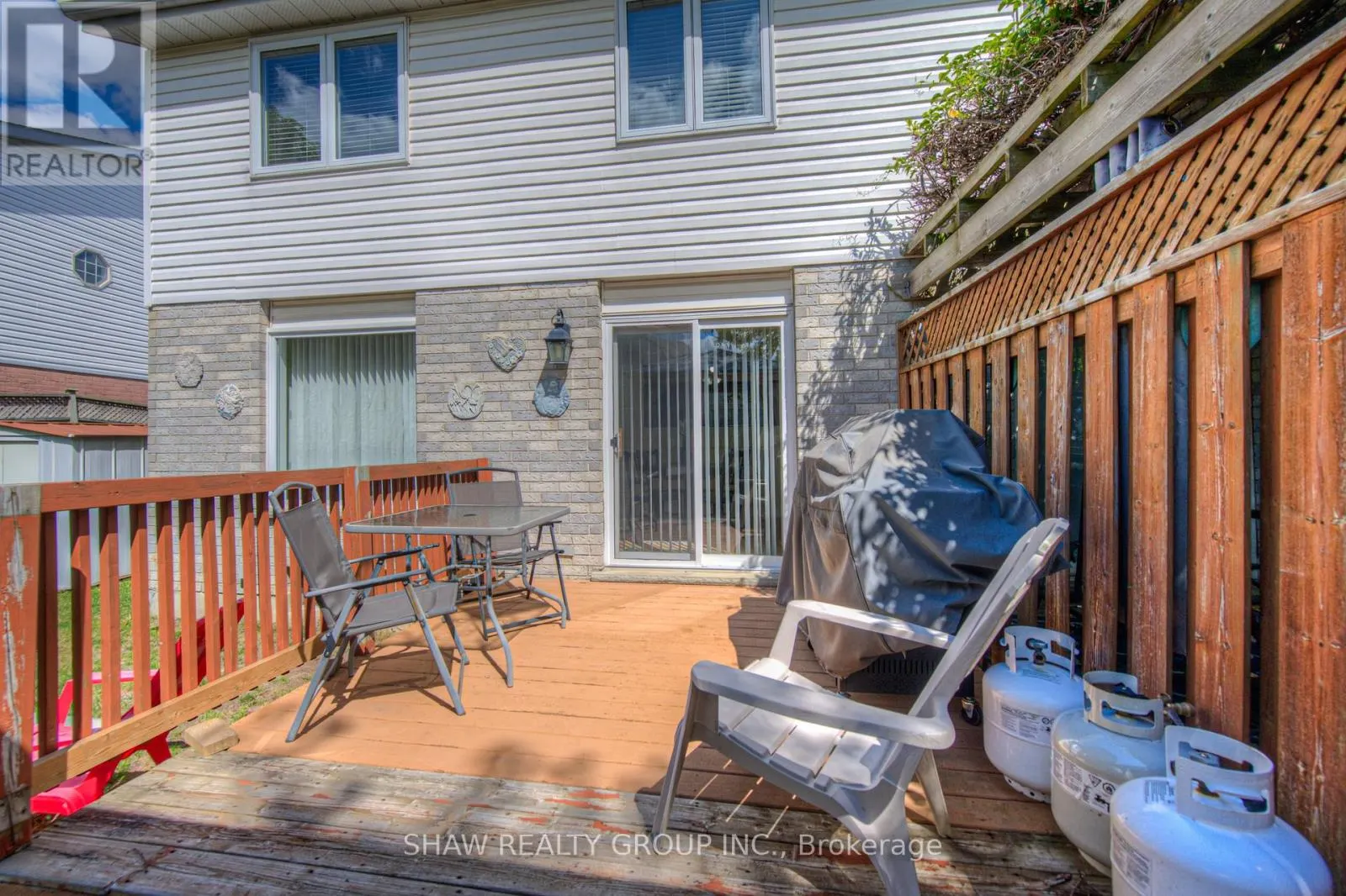 985 ELGIN STREET N