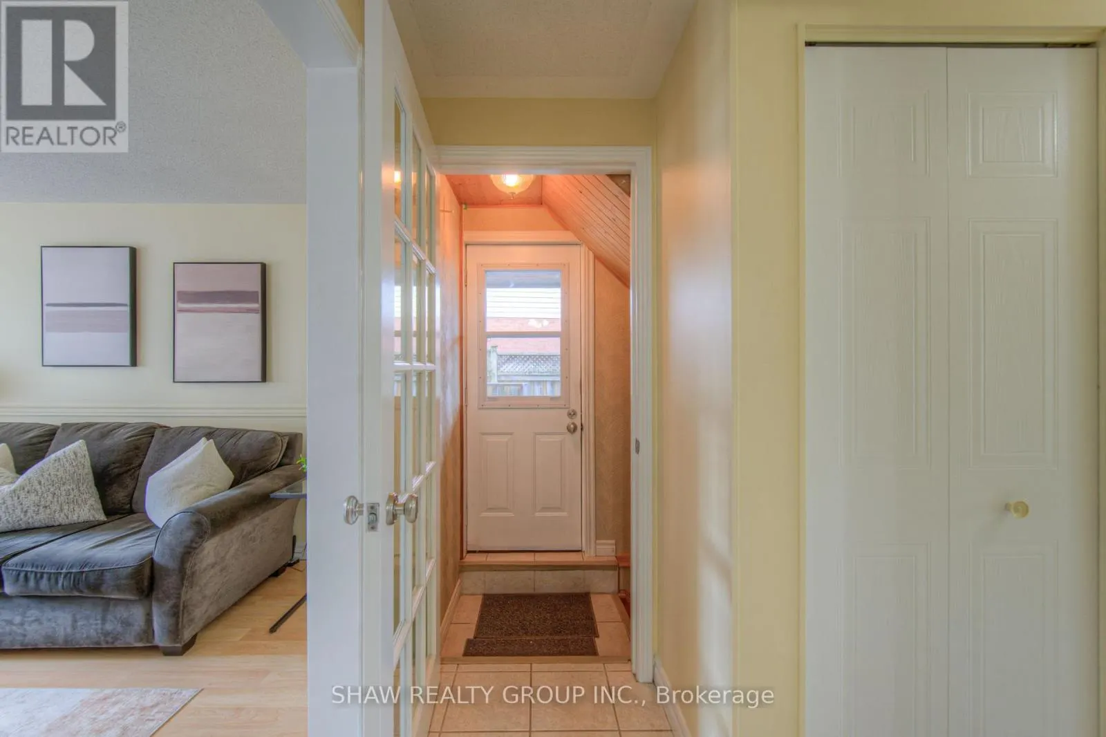 985 ELGIN STREET N