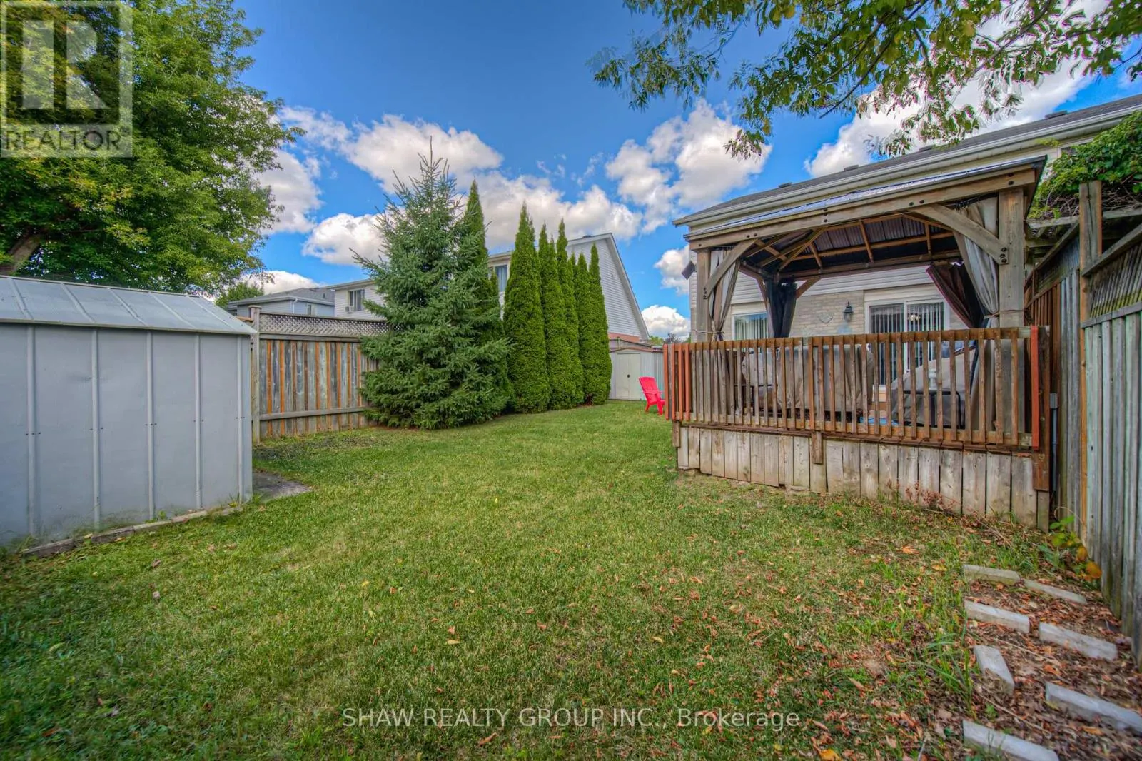 985 ELGIN STREET N