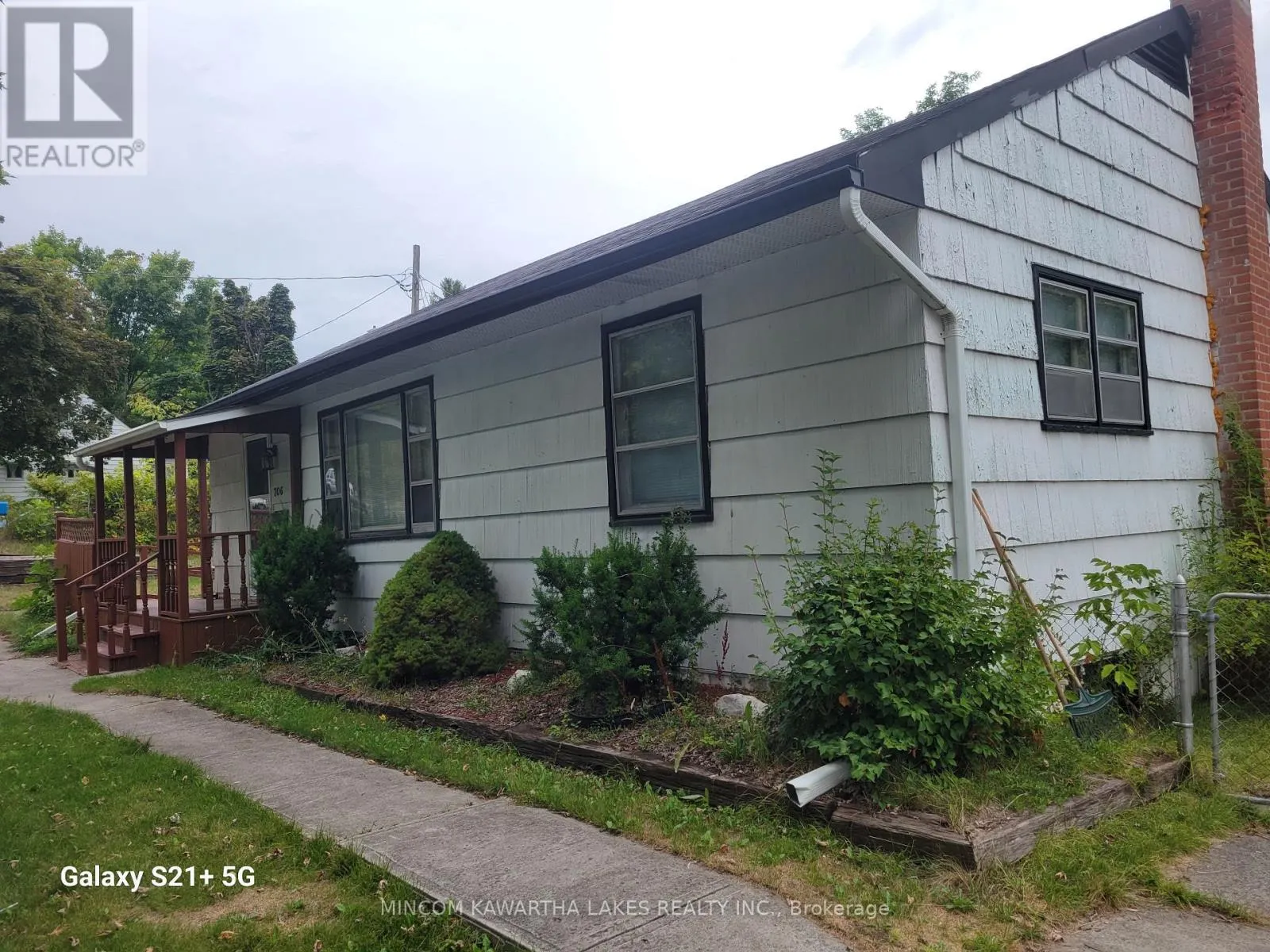 706 FAIRBAIRN STREET