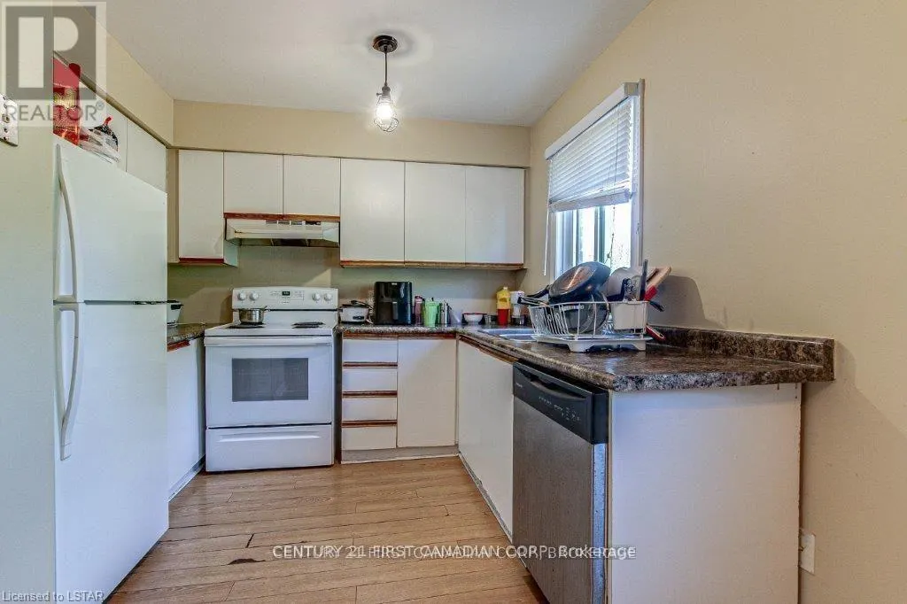 28 - 577 THIRD STREET, #28