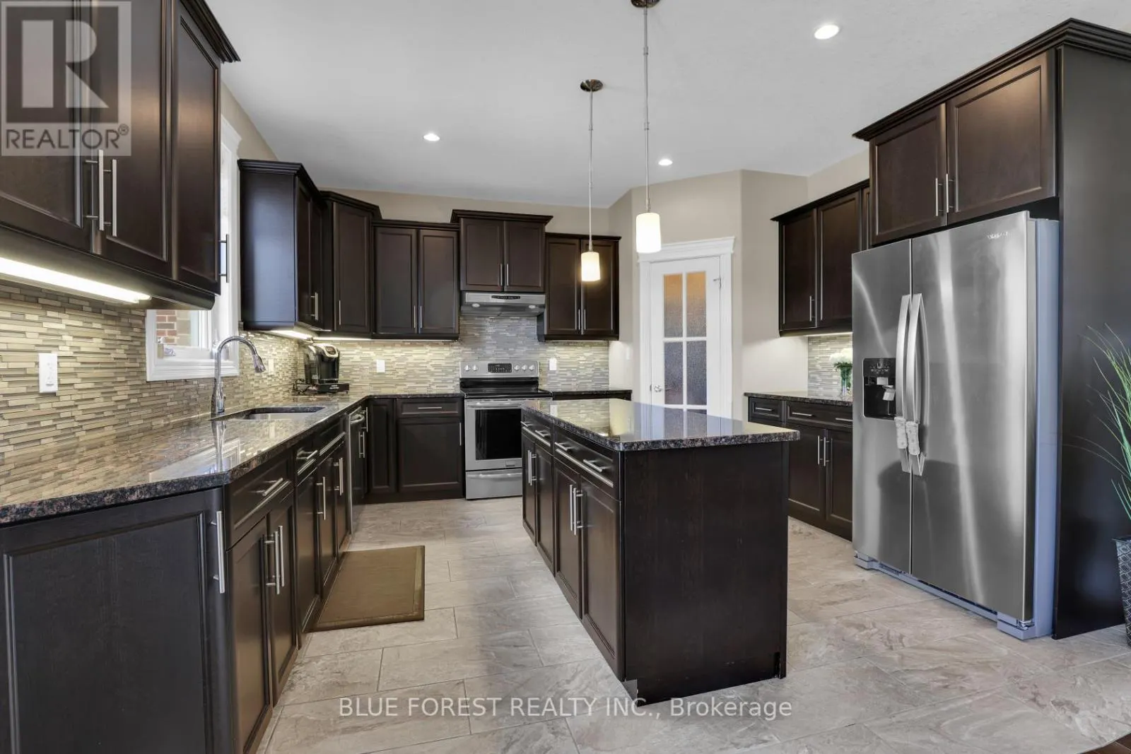 972 GLENEAGLE TRAIL