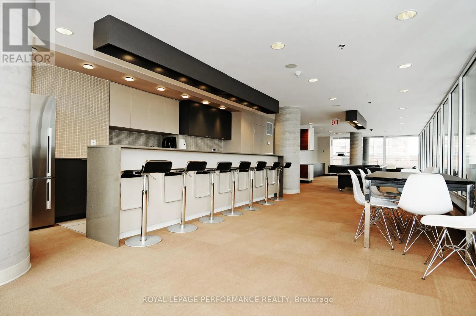 1403 - 324 LAURIER AVENUE W